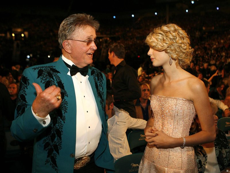 Taylor Swift — 42nd Academy of Country Music Awards — photo 13