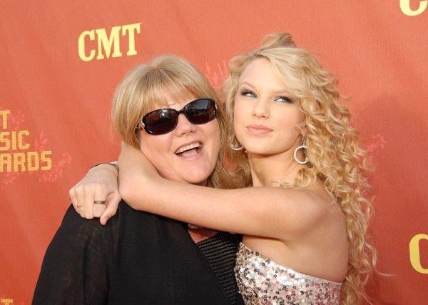 Taylor Swift — 2007 CMT Music Awards — photo 9