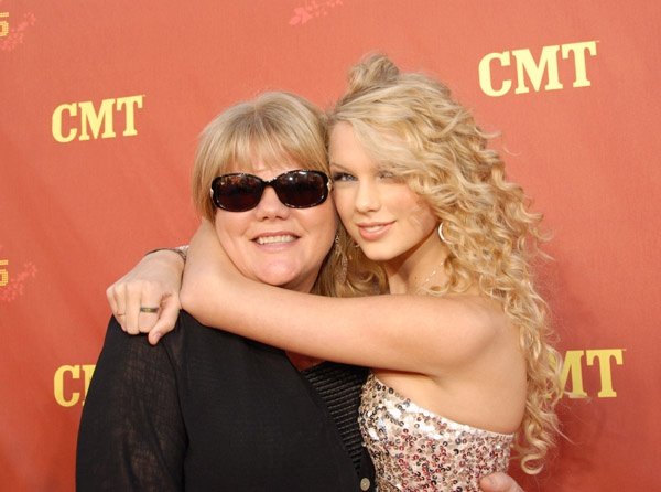 Taylor Swift — 2007 CMT Music Awards — photo 10