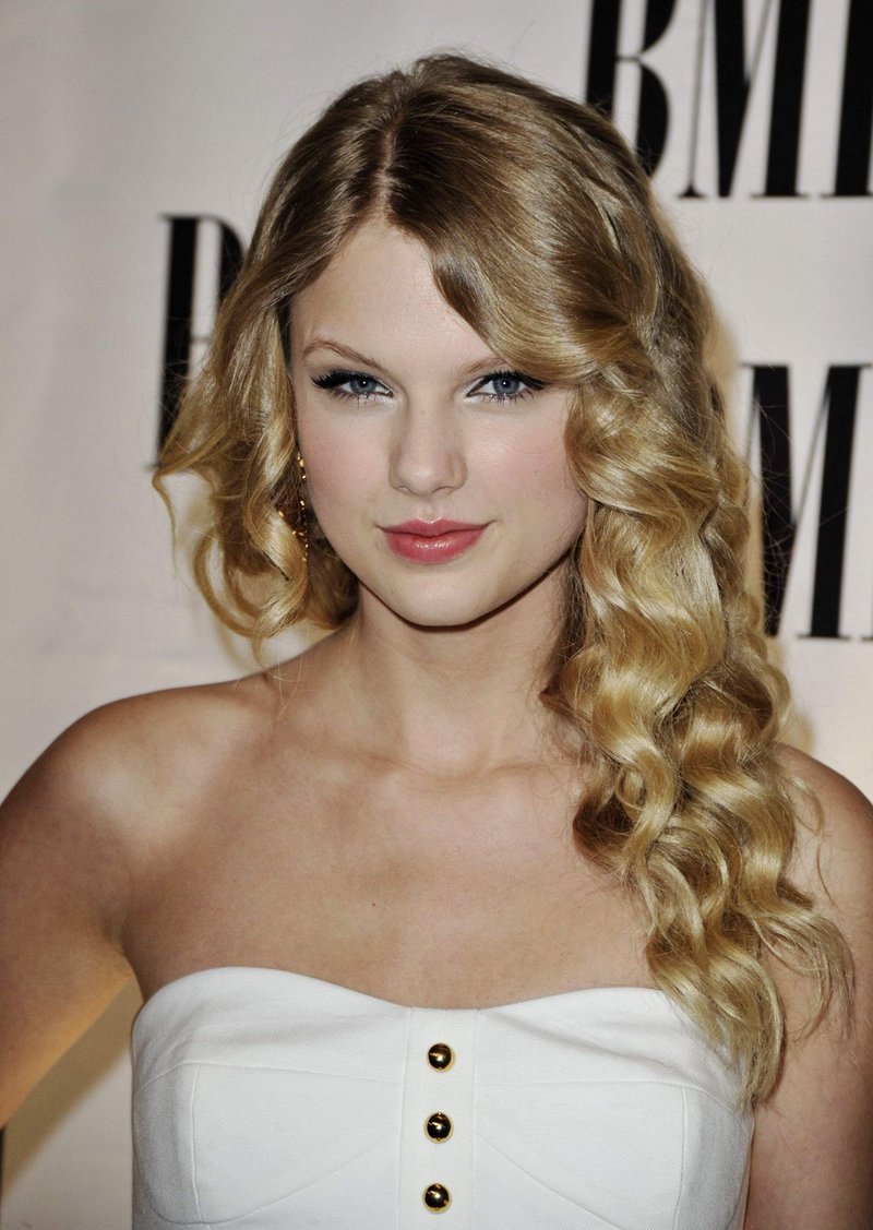 Taylor Swift — 57th Annual BMI Pop Awards — photo 1