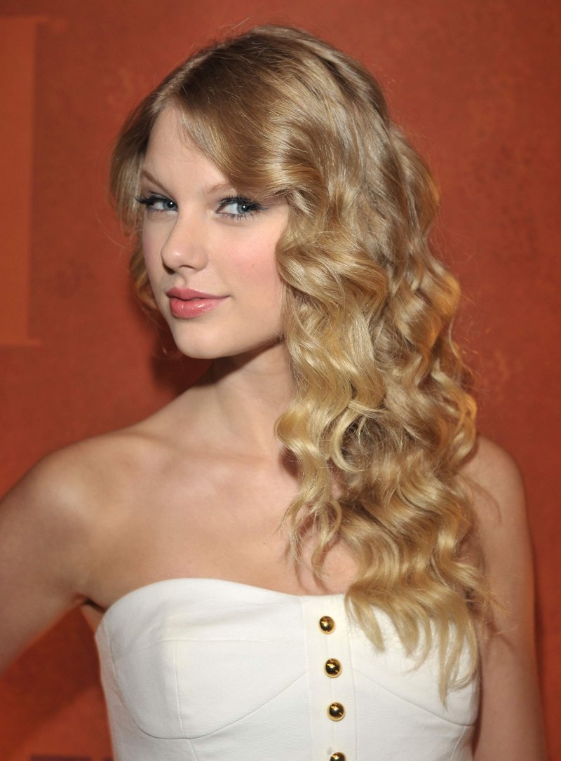 Taylor Swift — 57th Annual BMI Pop Awards — photo 11
