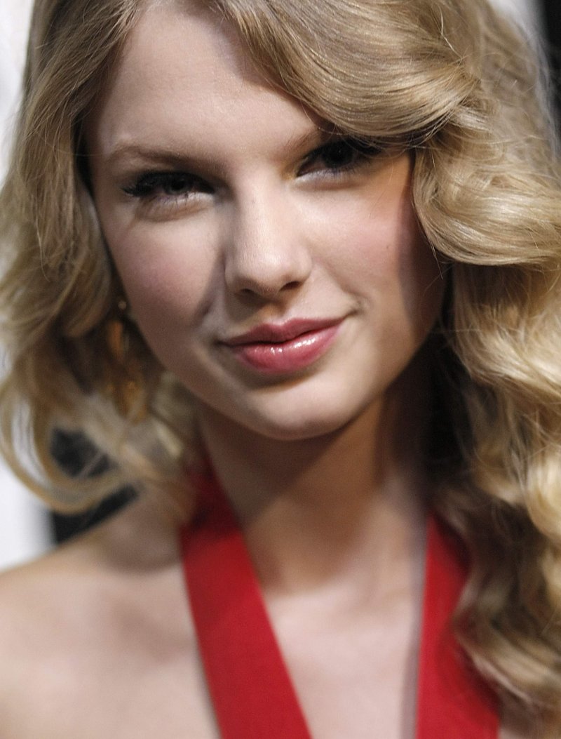 Taylor Swift — 57th Annual BMI Pop Awards — photo 16