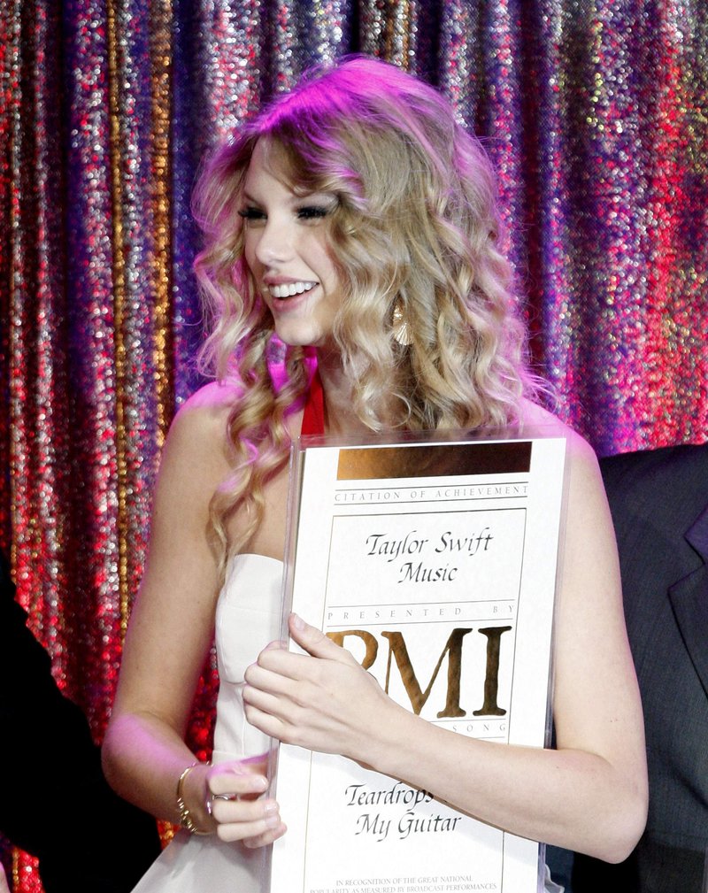 Taylor Swift — 57th Annual BMI Pop Awards — photo 17
