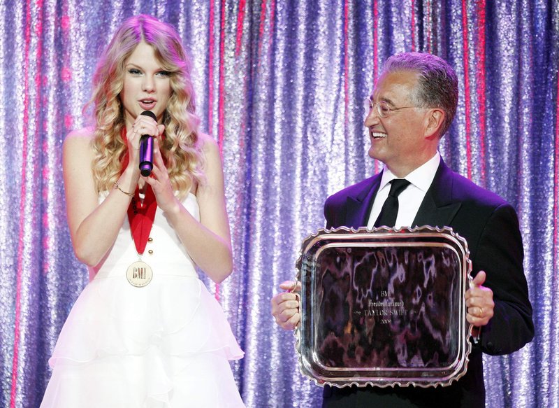 Taylor Swift — 57th Annual BMI Pop Awards — photo 20