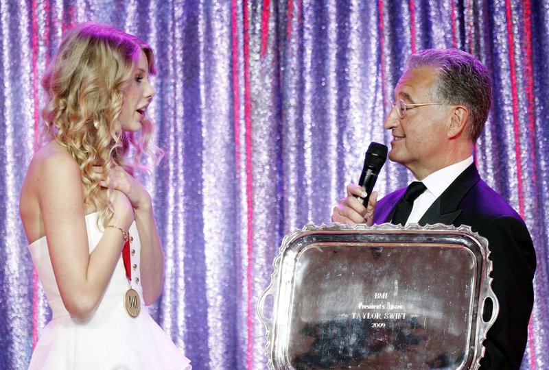 Taylor Swift — 57th Annual BMI Pop Awards — photo 23