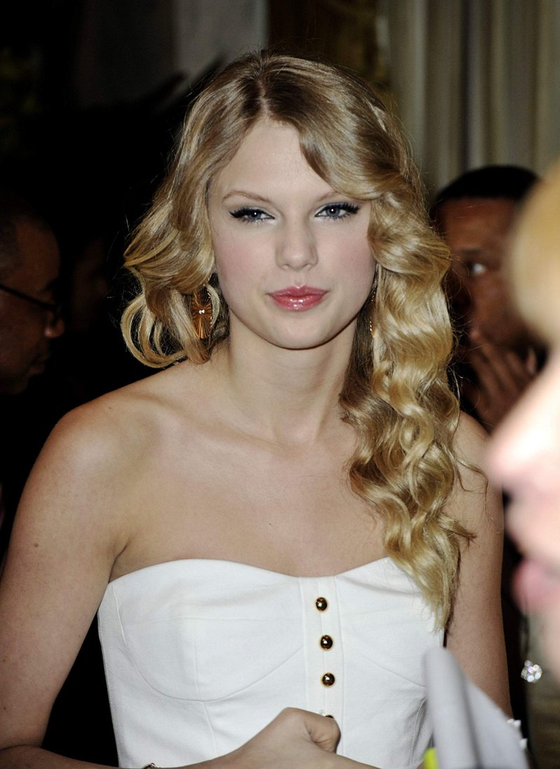 Taylor Swift — 57th Annual BMI Pop Awards — photo 26