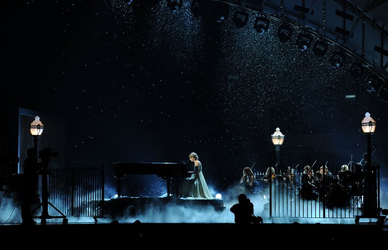 Taylor Swift at 44th Annual CMA Awards — photo 5