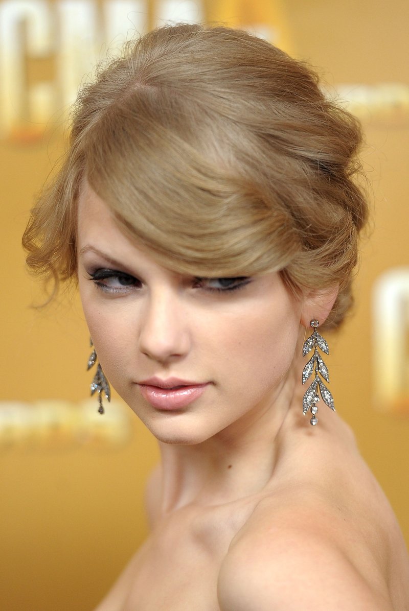 Taylor Swift at 44th Annual CMA Awards — photo 46