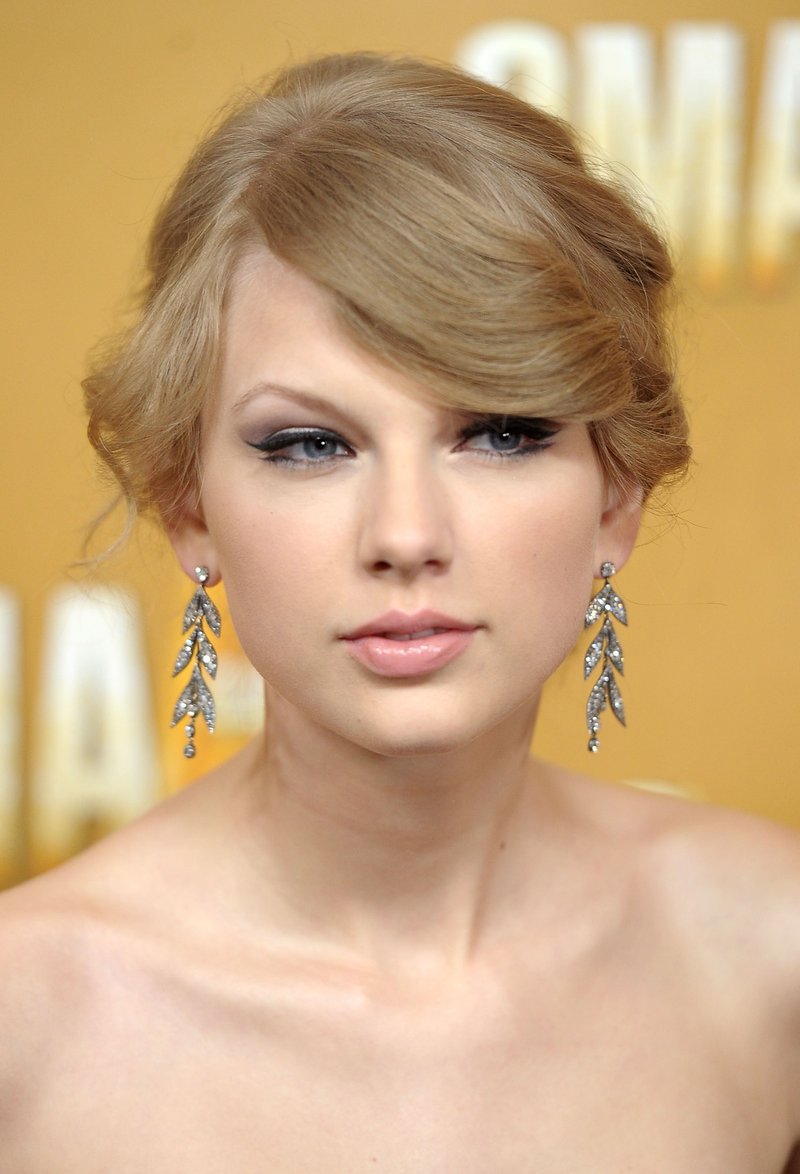 Taylor Swift at 44th Annual CMA Awards — photo 48