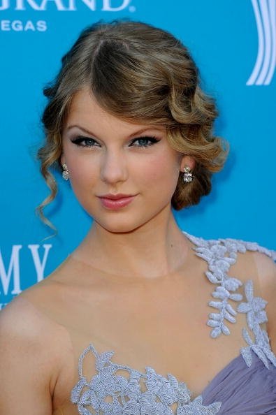 Taylor Swift at 45th Academy of Country Music Awards — photo 17