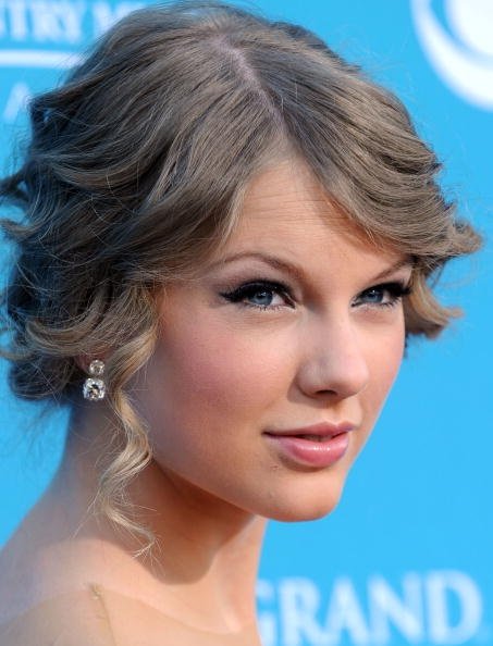 Taylor Swift at 45th Academy of Country Music Awards — photo 26