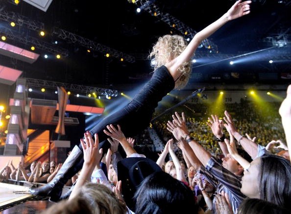 Taylor Swift at 45th Academy of Country Music Awards — photo 45