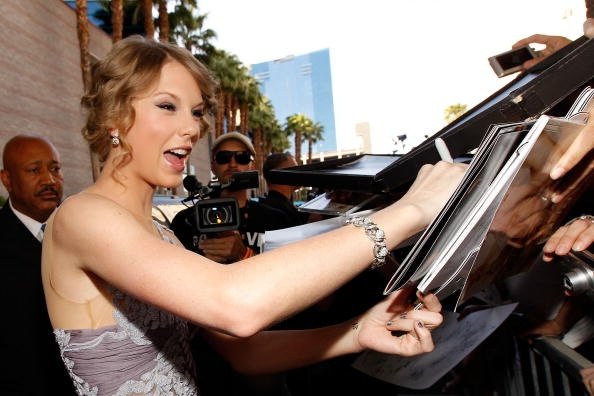 Taylor Swift at 45th Academy of Country Music Awards — photo 86