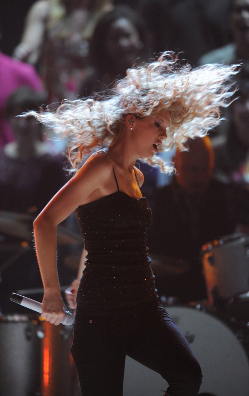 Taylor Swift at 45th Academy of Country Music Awards — photo 103