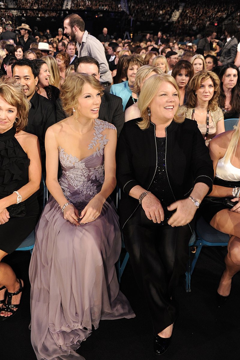 Taylor Swift at 45th Academy of Country Music Awards — photo 127