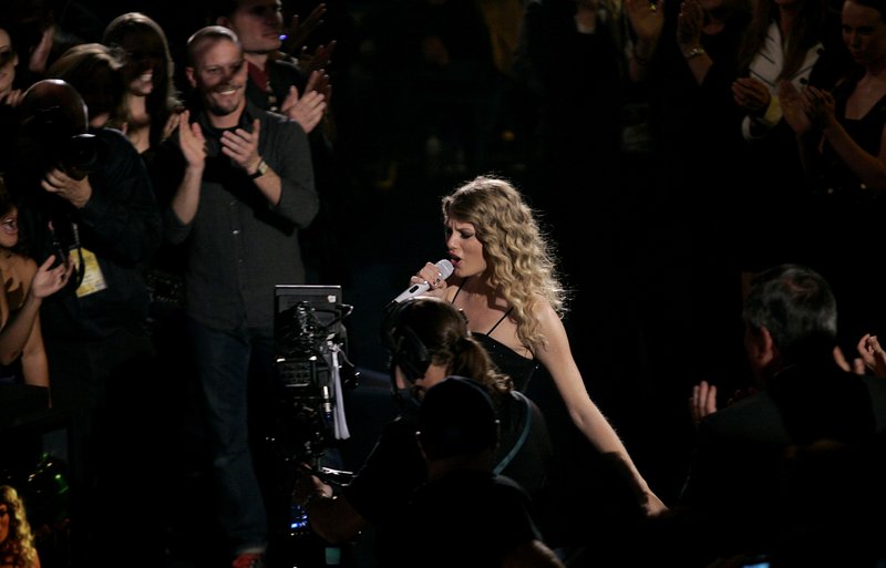 Taylor Swift at 45th Academy of Country Music Awards — photo 143