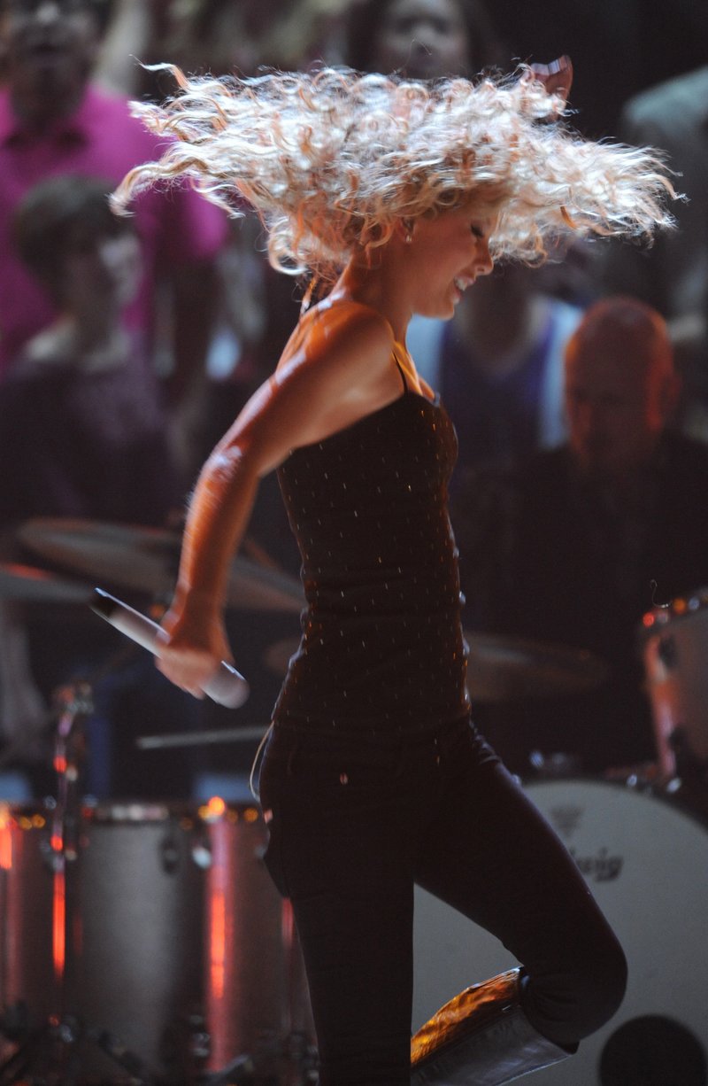 Taylor Swift at 45th Academy of Country Music Awards — photo 149