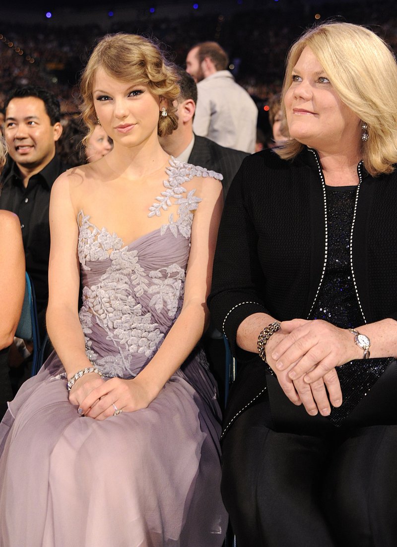 Taylor Swift at 45th Academy of Country Music Awards — photo 164
