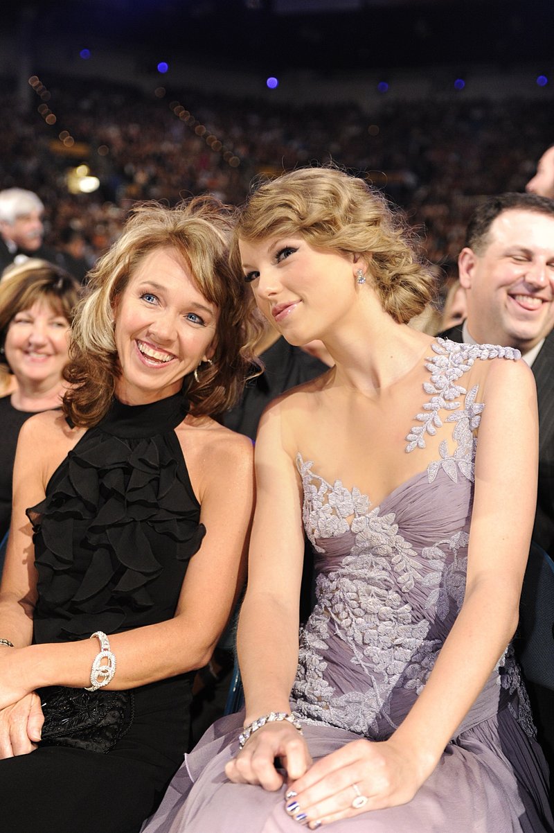 Taylor Swift at 45th Academy of Country Music Awards — photo 170