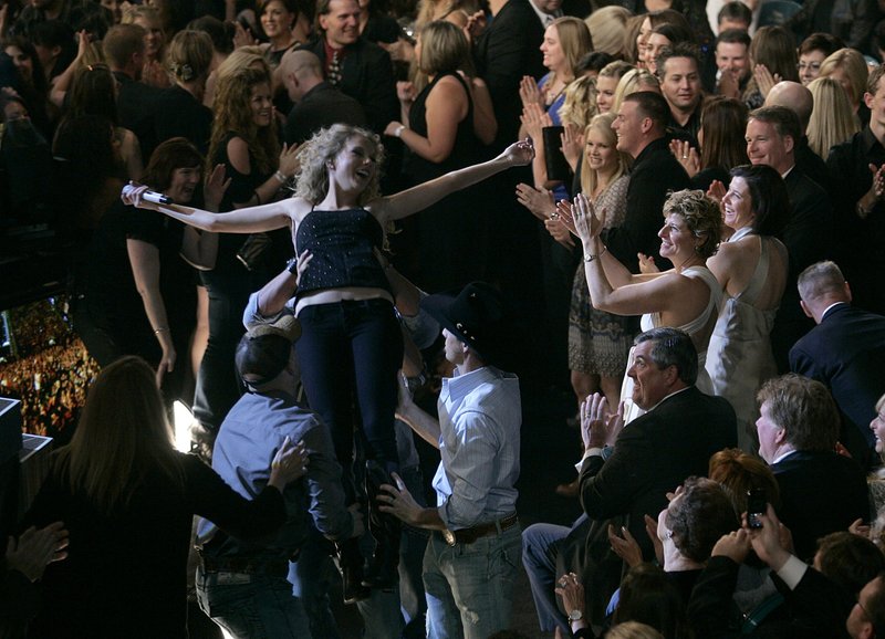 Taylor Swift at 45th Academy of Country Music Awards — photo 173