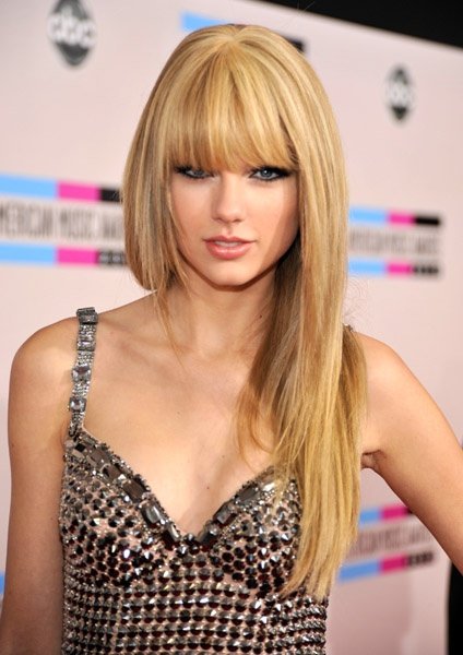Taylor Swift at 2010 American Music Awards — photo 3