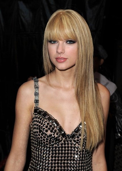 Taylor Swift at 2010 American Music Awards — photo 14
