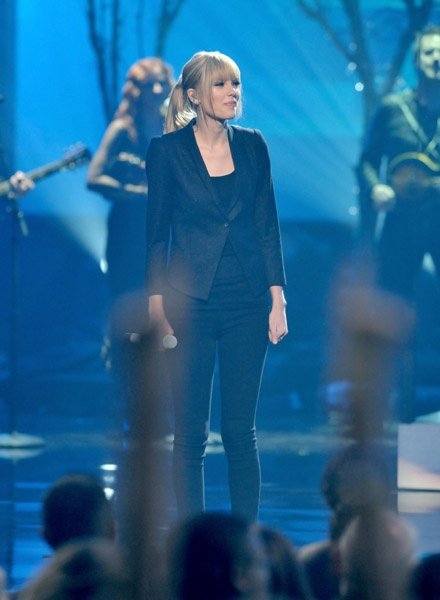 Taylor Swift at 2010 American Music Awards — photo 97