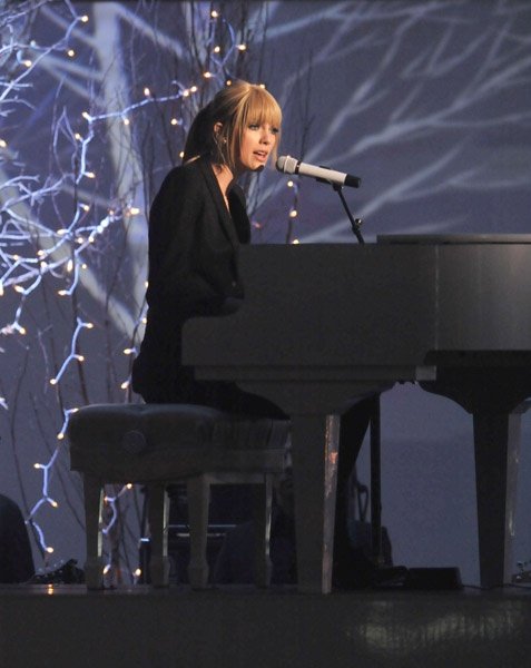 Taylor Swift at 2010 American Music Awards — photo 98