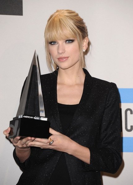 Taylor Swift at 2010 American Music Awards — photo 111
