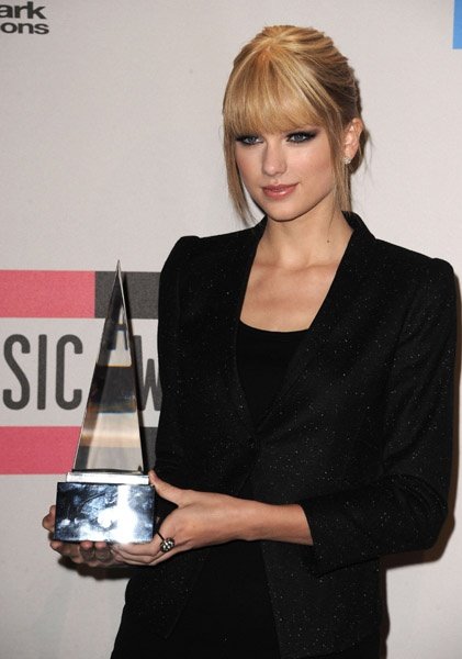 Taylor Swift at 2010 American Music Awards — photo 117
