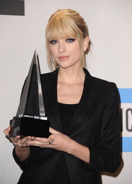 Taylor Swift at 2010 American Music Awards — photo 121