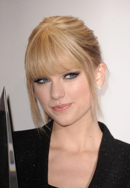 Taylor Swift at 2010 American Music Awards — photo 124