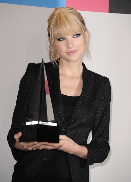 Taylor Swift at 2010 American Music Awards — photo 127