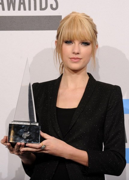 Taylor Swift at 2010 American Music Awards — photo 128