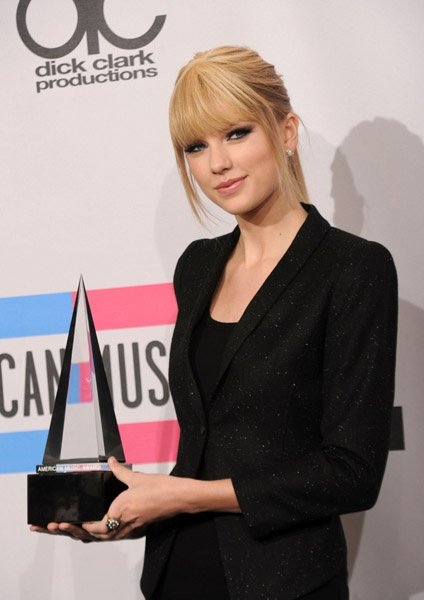 Taylor Swift at 2010 American Music Awards — photo 130