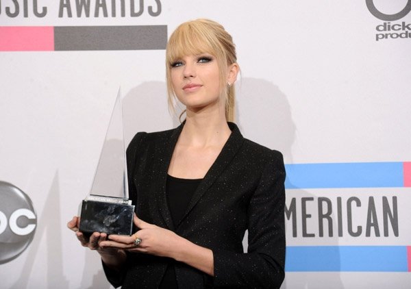 Taylor Swift at 2010 American Music Awards — photo 132