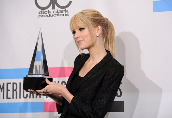 Taylor Swift at 2010 American Music Awards — photo 138
