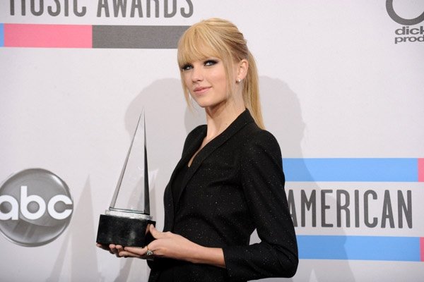 Taylor Swift at 2010 American Music Awards — photo 145