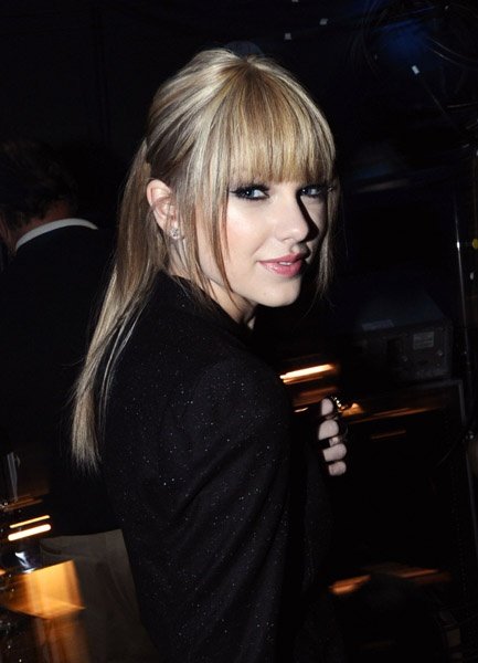 Taylor Swift at 2010 American Music Awards — photo 146