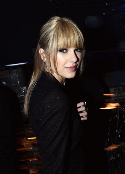 Taylor Swift at 2010 American Music Awards — photo 148