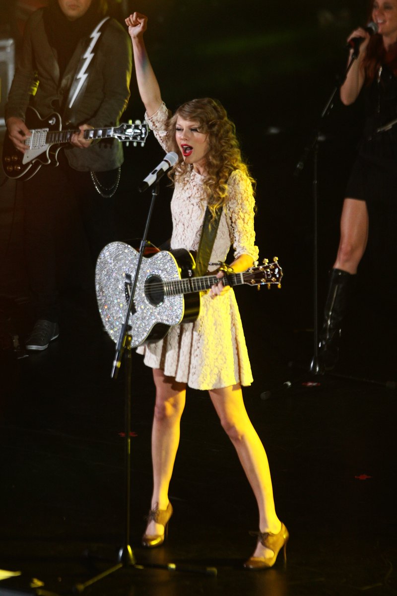 Taylor Swift at BBC Radio 1's Teen Awards 2010 — photo 4