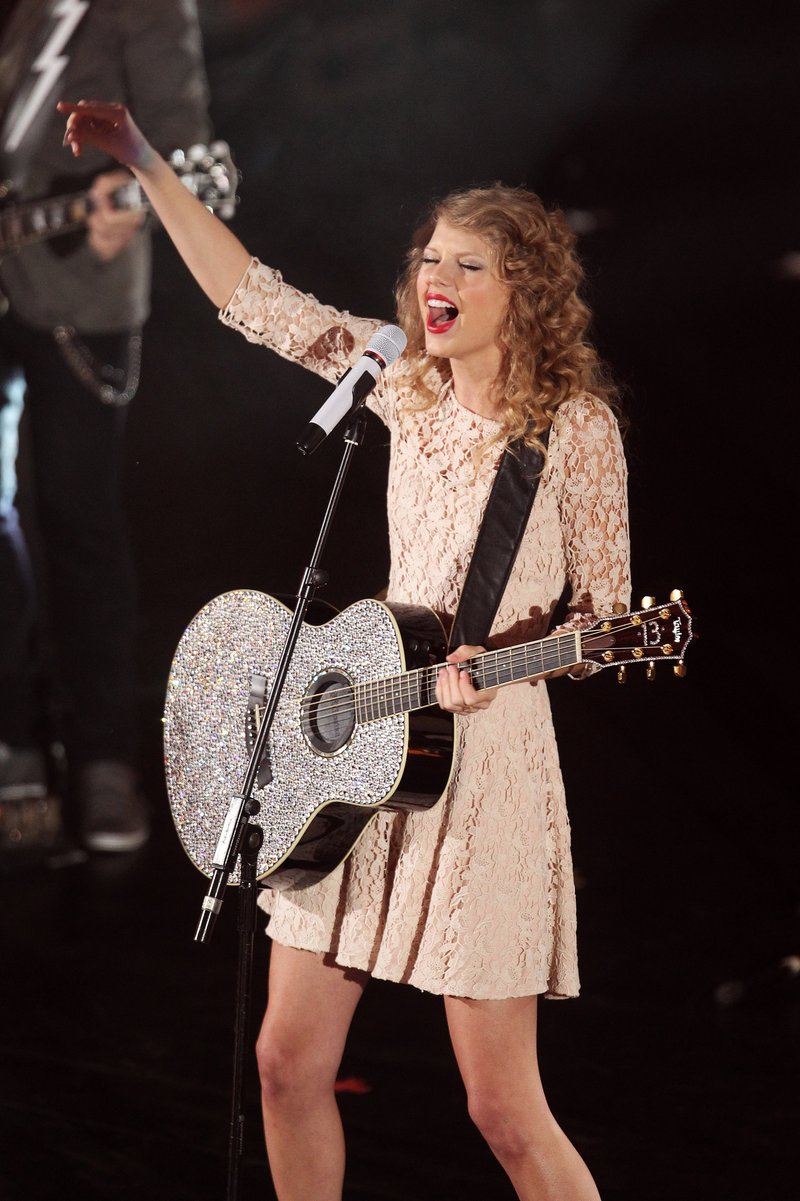 Taylor Swift at BBC Radio 1's Teen Awards 2010 — photo 5