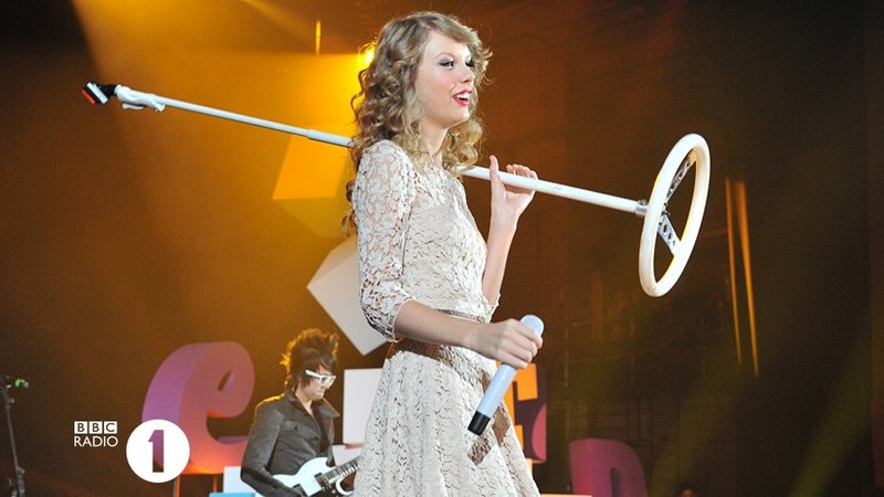Taylor Swift at BBC Radio 1's Teen Awards 2010 — photo 6