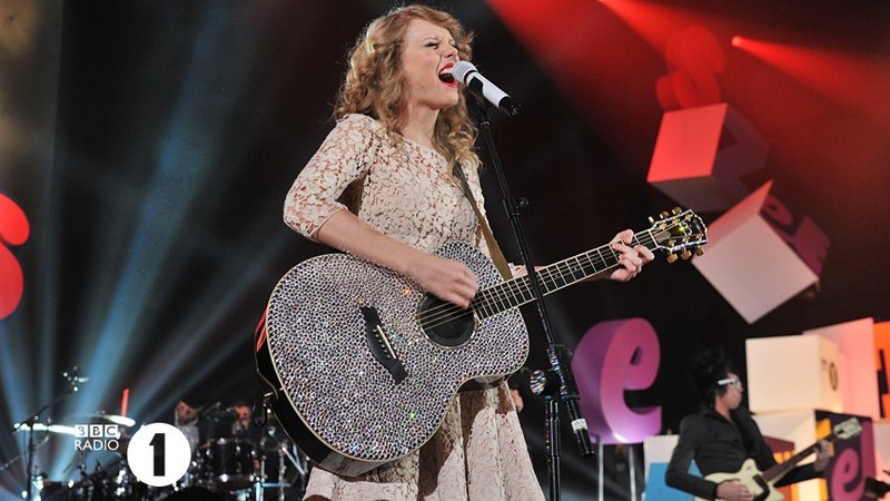 Taylor Swift at BBC Radio 1's Teen Awards 2010 — photo 9