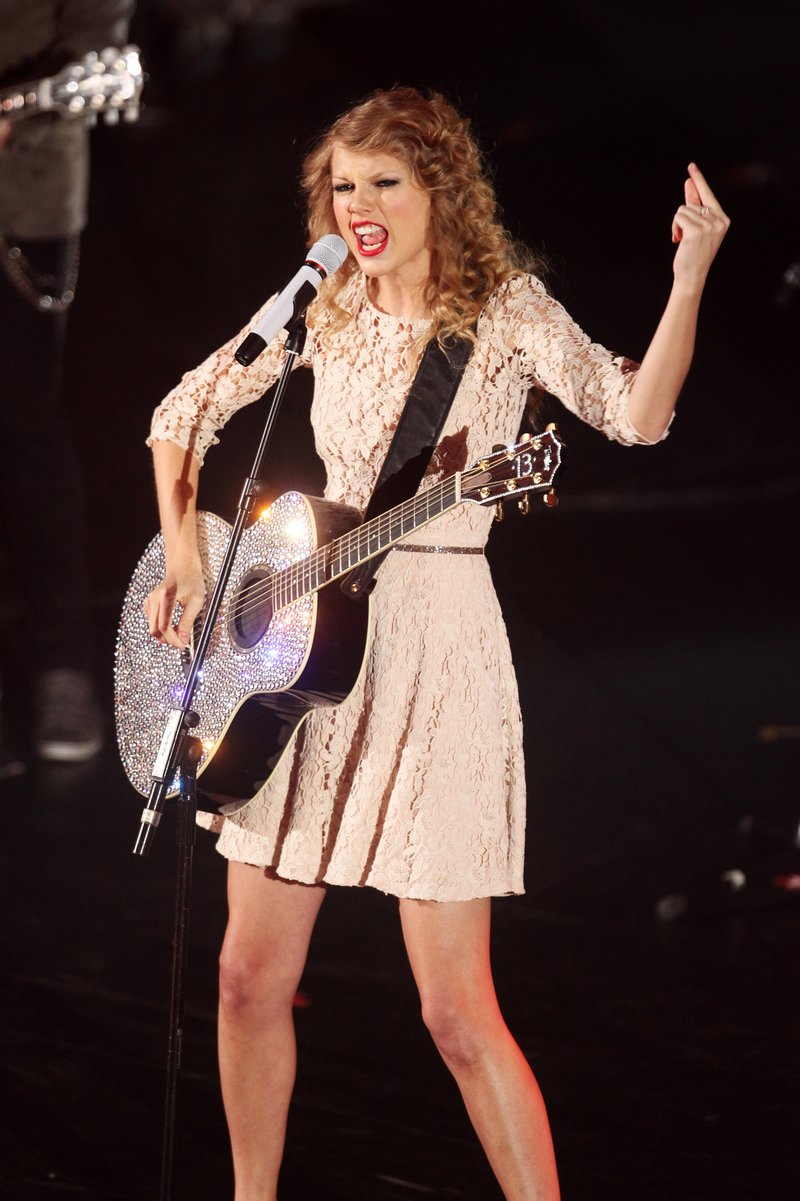 Taylor Swift at BBC Radio 1's Teen Awards 2010 — photo 17