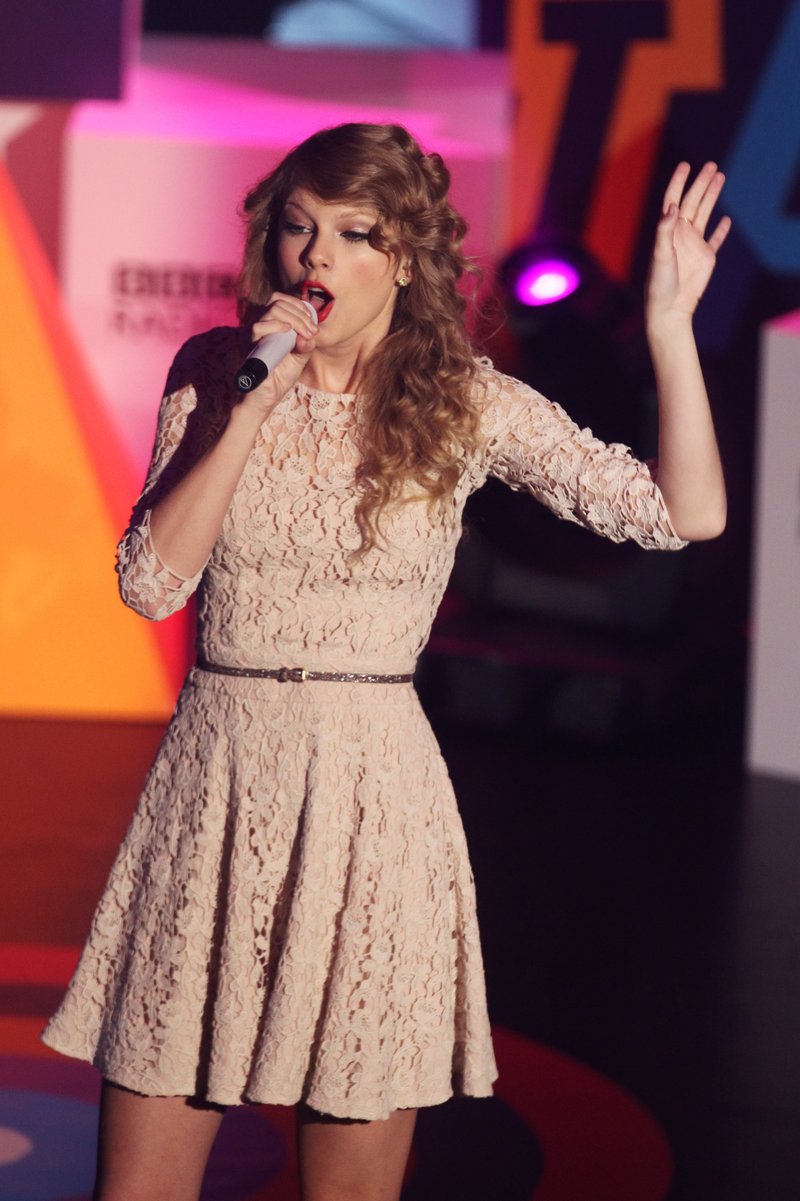 Taylor Swift at BBC Radio 1's Teen Awards 2010 — photo 18