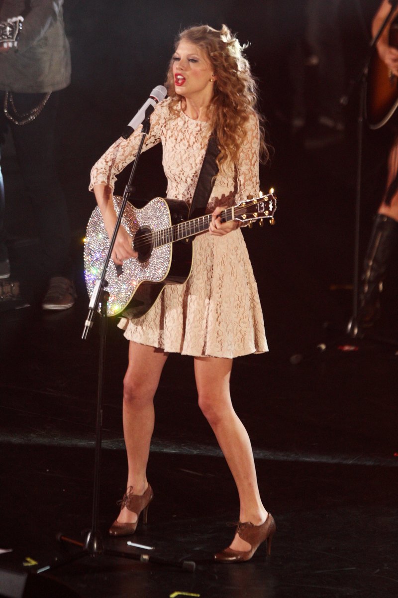 Taylor Swift at BBC Radio 1's Teen Awards 2010 — photo 19