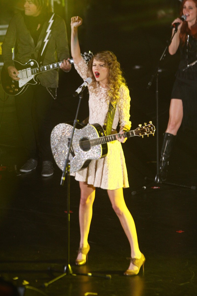 Taylor Swift at BBC Radio 1's Teen Awards 2010 — photo 20