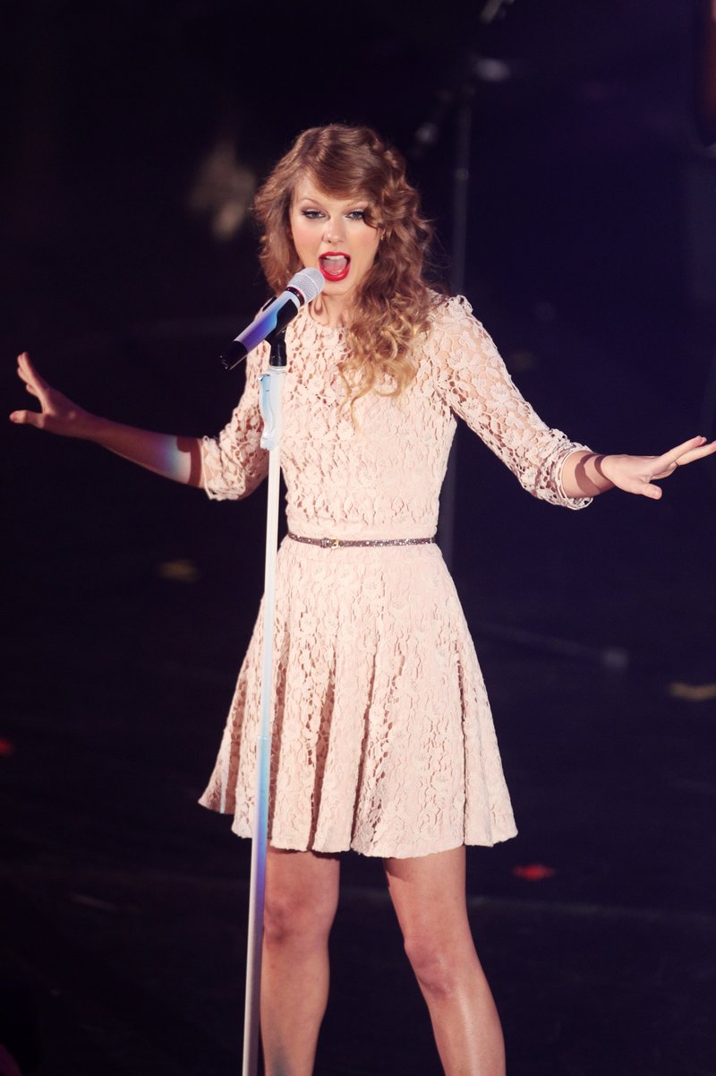 Taylor Swift at BBC Radio 1's Teen Awards 2010 — photo 23