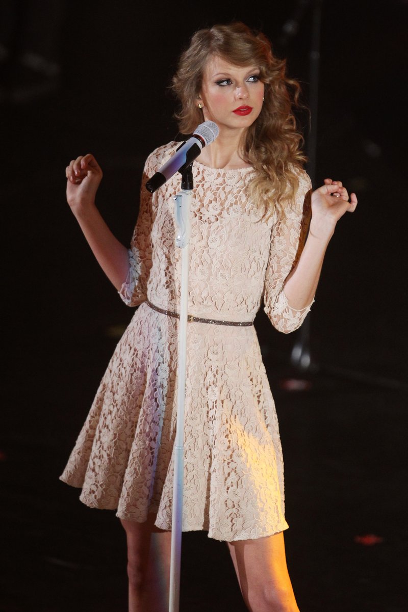 Taylor Swift at BBC Radio 1's Teen Awards 2010 — photo 24